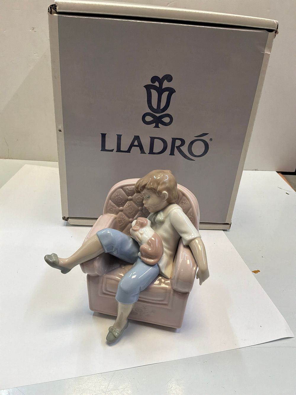 Lot 254: A Lladro Glazed Porcelain Figurine Titled Naptime Friends with Original Presentation Case