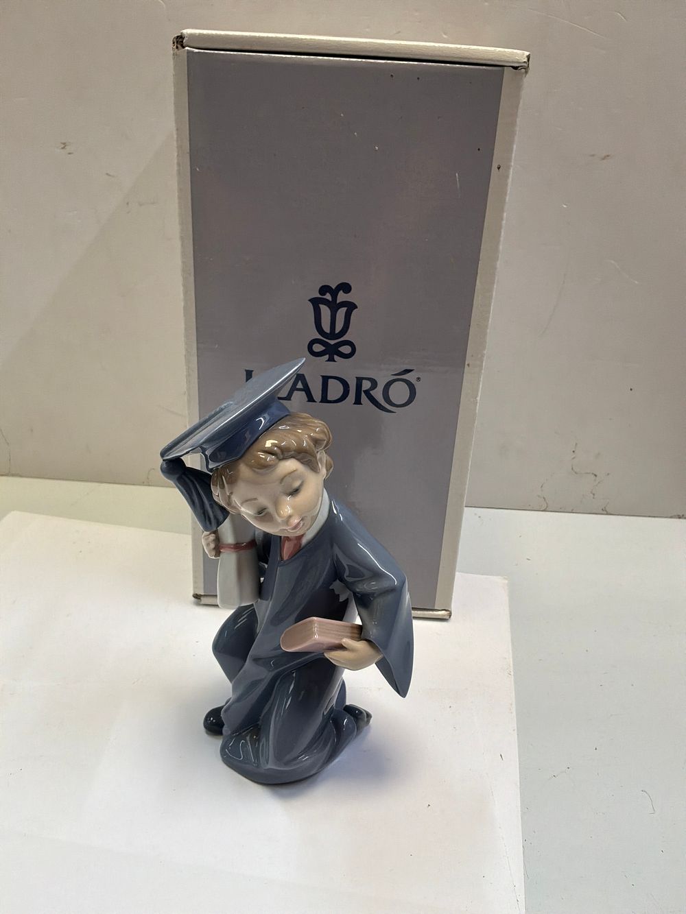 Lot 257: A Lladró Glazed Porcelain Figurine Titled Going Forth with Presentation Case