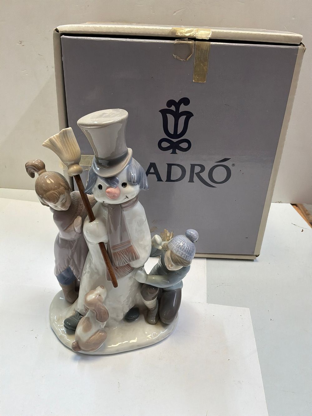 Lot 265: A Lladró 5713 Glazed Porcelain Figurine Titled The Snowman with Original Box