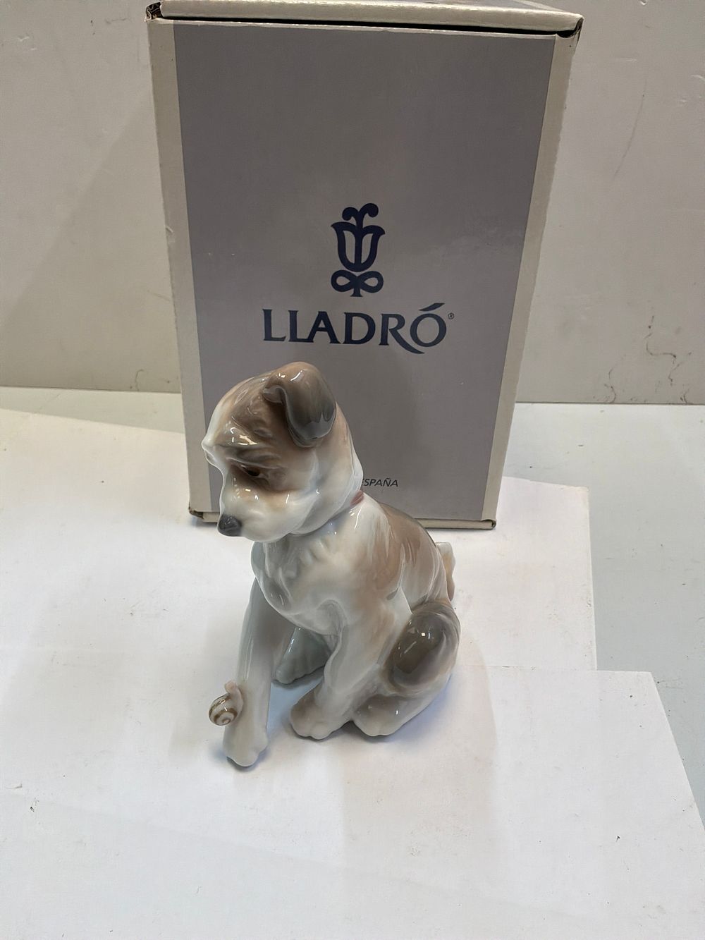 Lot 267: A Lladró Glazed Porcelain Figurine Titled New Friend with Presentation Case