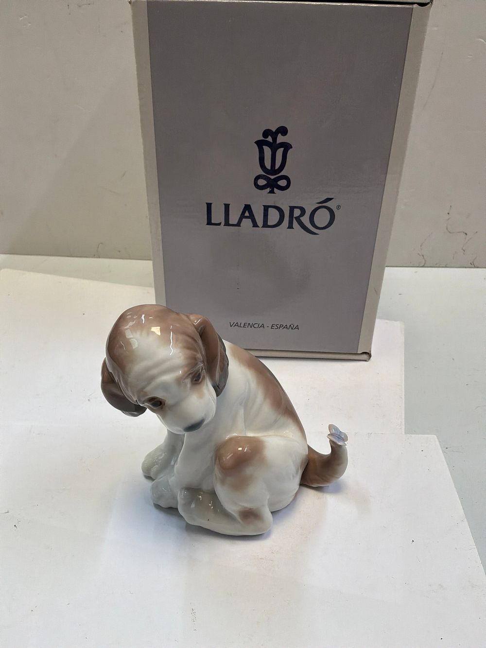 Lot 268: A Lladró Gentle Surprise Puppy Figurine with Presentation Case
