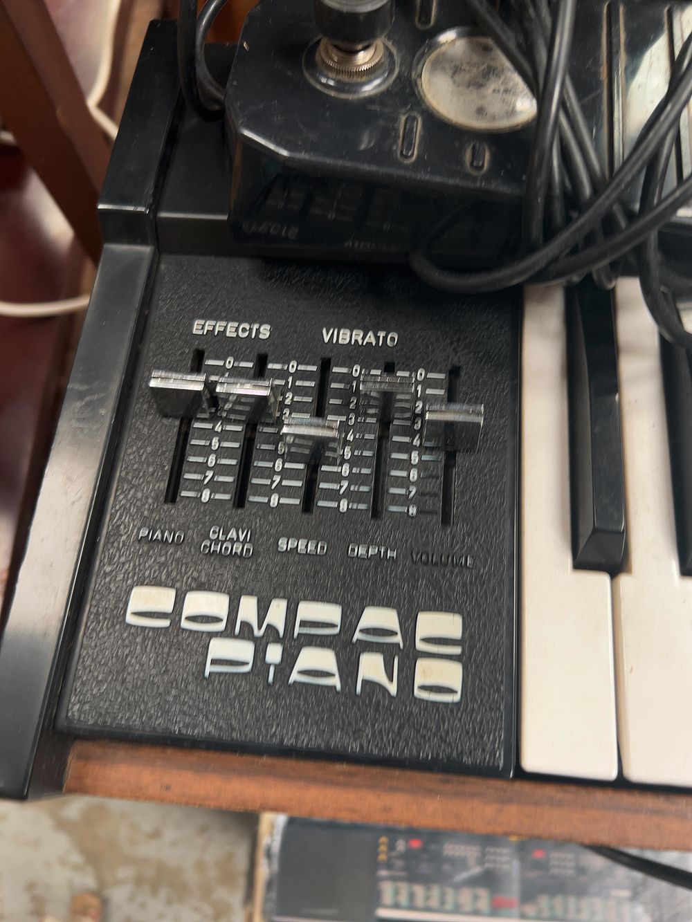 Lot 334: Two Items Comprising a Vintage Compac Piano Electronic Keyboard and a Yamaha PSR-500 Keyboard Box