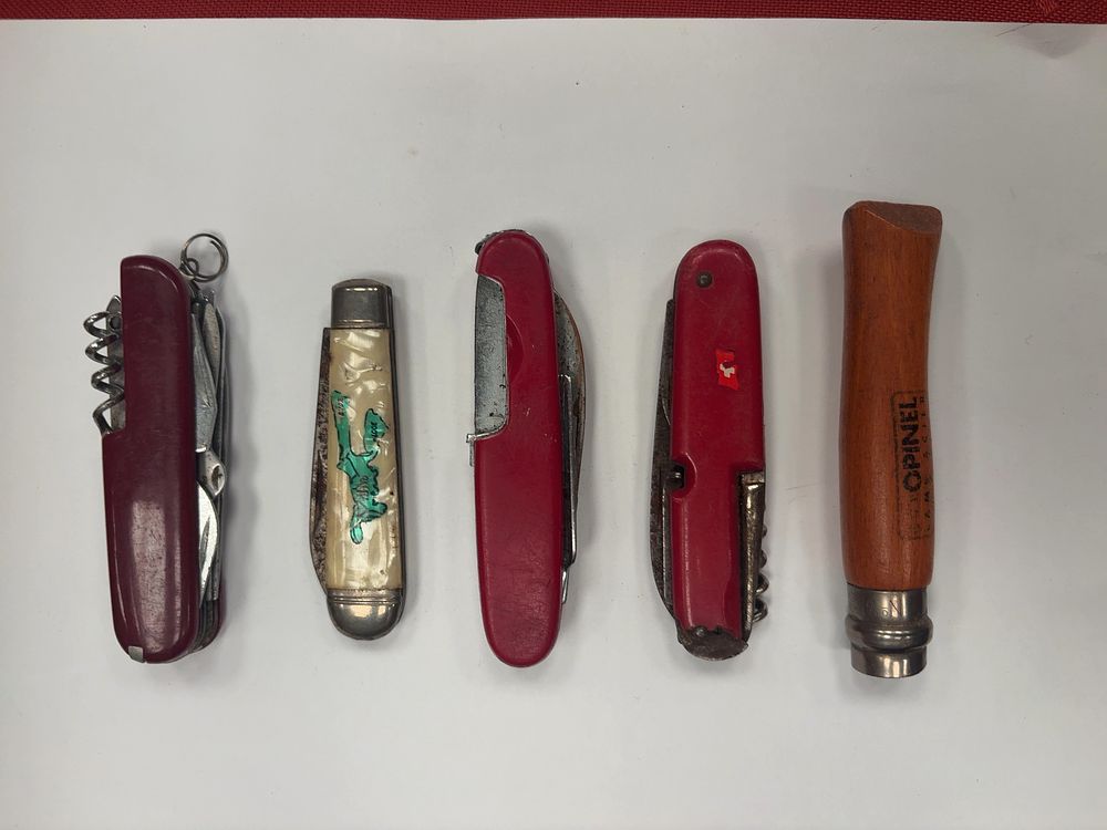 Lot 375: A Collection of Assorted Folding Pocket Knives including an Opinel Example