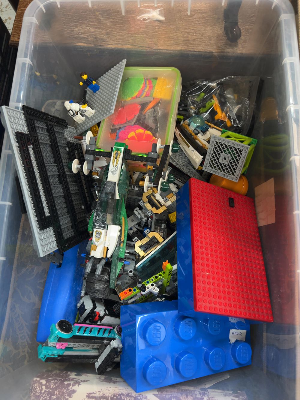 Lot 406: A Collection of Plastic Construction Toys and Minifigures including LEGO Star Wars and Ninjago Examples