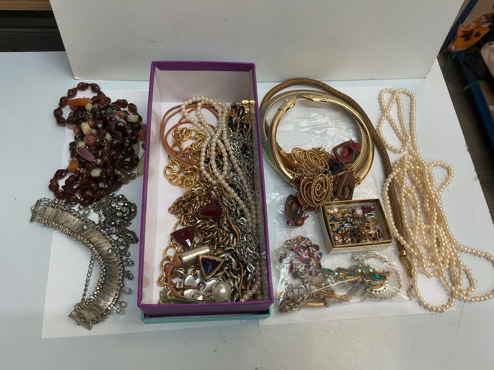 Lot 451: A Collection of Vintage and Contemporary Costume Jewellery including Faux Pearl and Rhinestone Examples