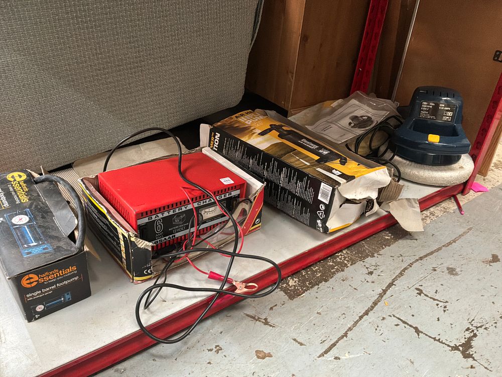 Lot 465: A Collection of Automotive Maintenance Tools including Bestway and Halfords Essentials Examples