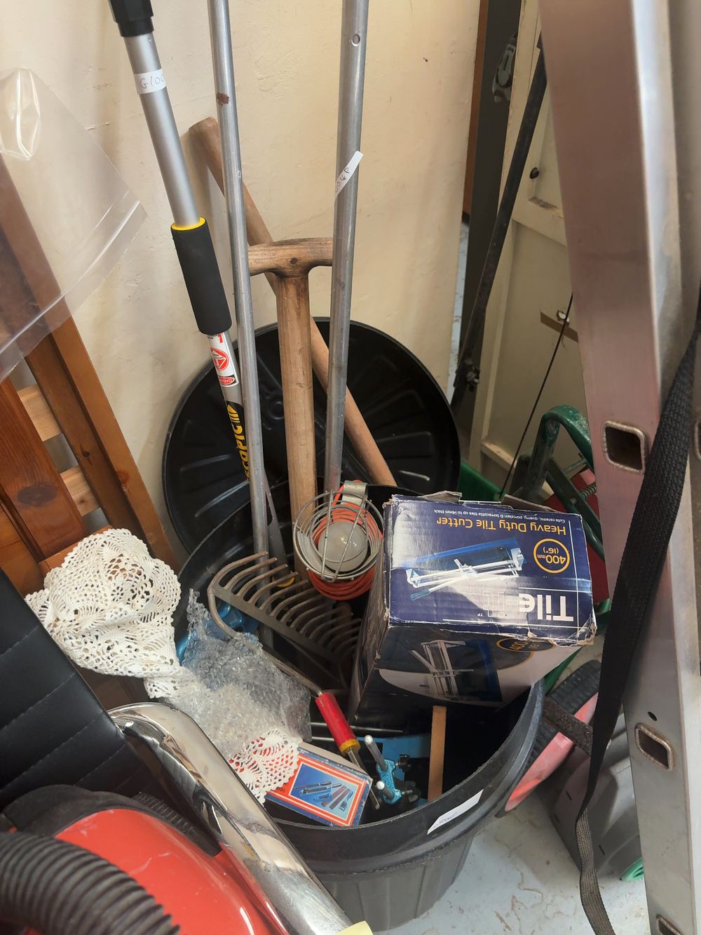 Lot 502: An Assortment of Domestic and Garden Maintenance Tools including Tile-It Tile Cutter