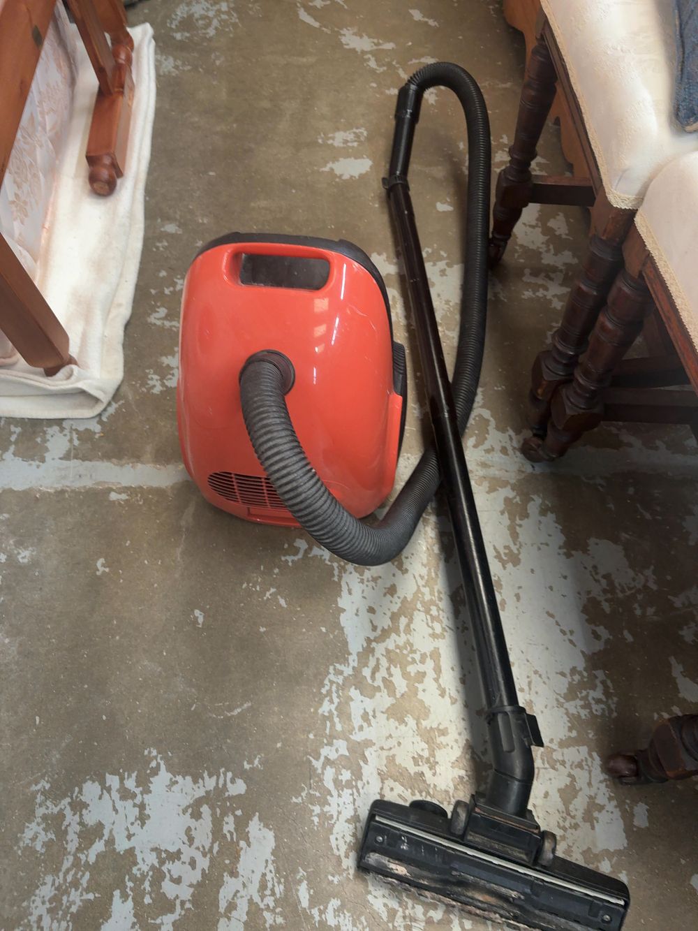 Lot 503: A Bosch Sphera 20 1300W Bagged Canister Vacuum Cleaner