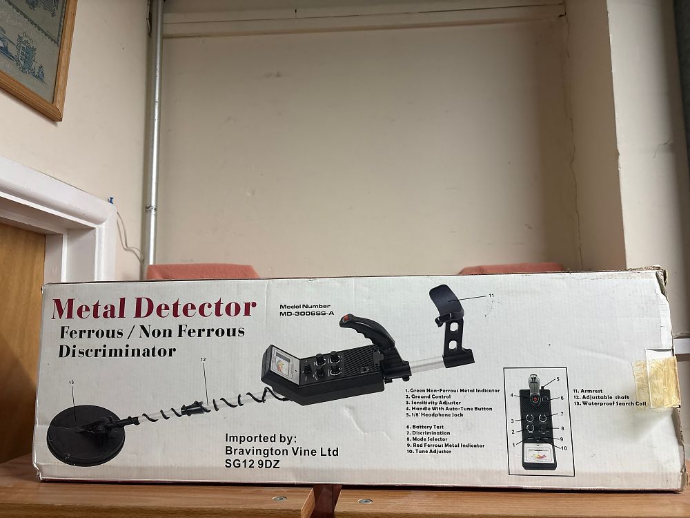 Lot 556: A Bravington Vine Ltd Very Low Frequency Metal Detector in Original Box