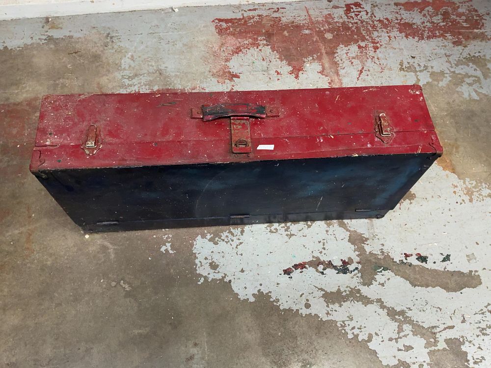 Lot 34: A Collection of Vintage Woodworking and Hand Tools including Record and Sandvik Examples in a Wooden Chest