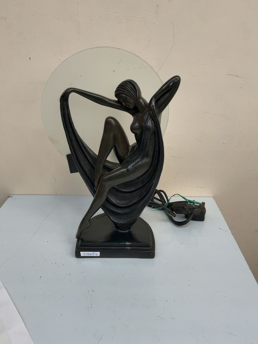 Lot 42: An Art Deco Style Crosa Resin Figural Table Lamp with Frosted Glass Disk