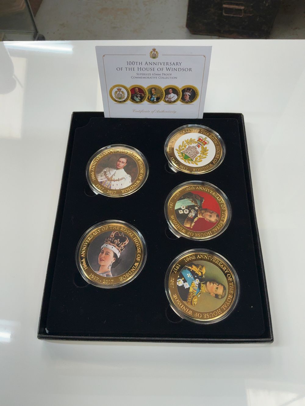 Lot 46: A Set of Five Jubilee Mint 100th Anniversary of the House of Windsor Gold-Plated Copper Medals with Presentation Case