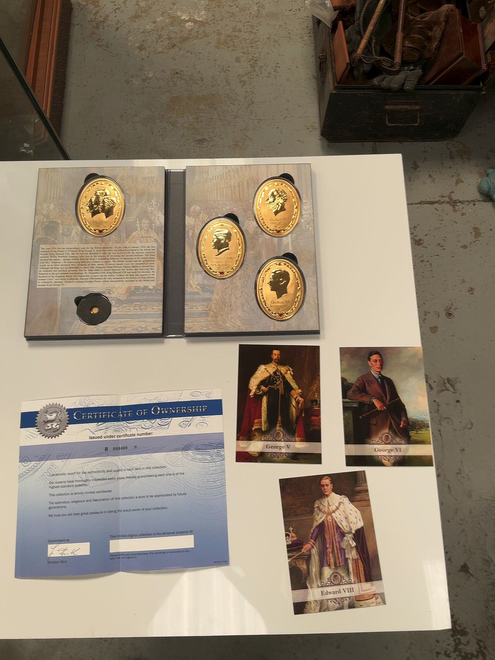 Lot 65: A Set of Five 2016 Year of the Three Kings Windsor Mint Gold-Plated Copper and Gold Medals with Presentation Case