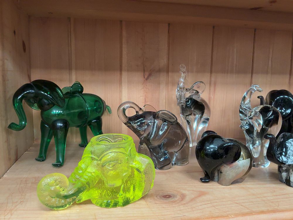 Lot 123: A Collection of Eighteen Glass Elephant Figurines and Decorative Items Including Mdina and Enesco Examples