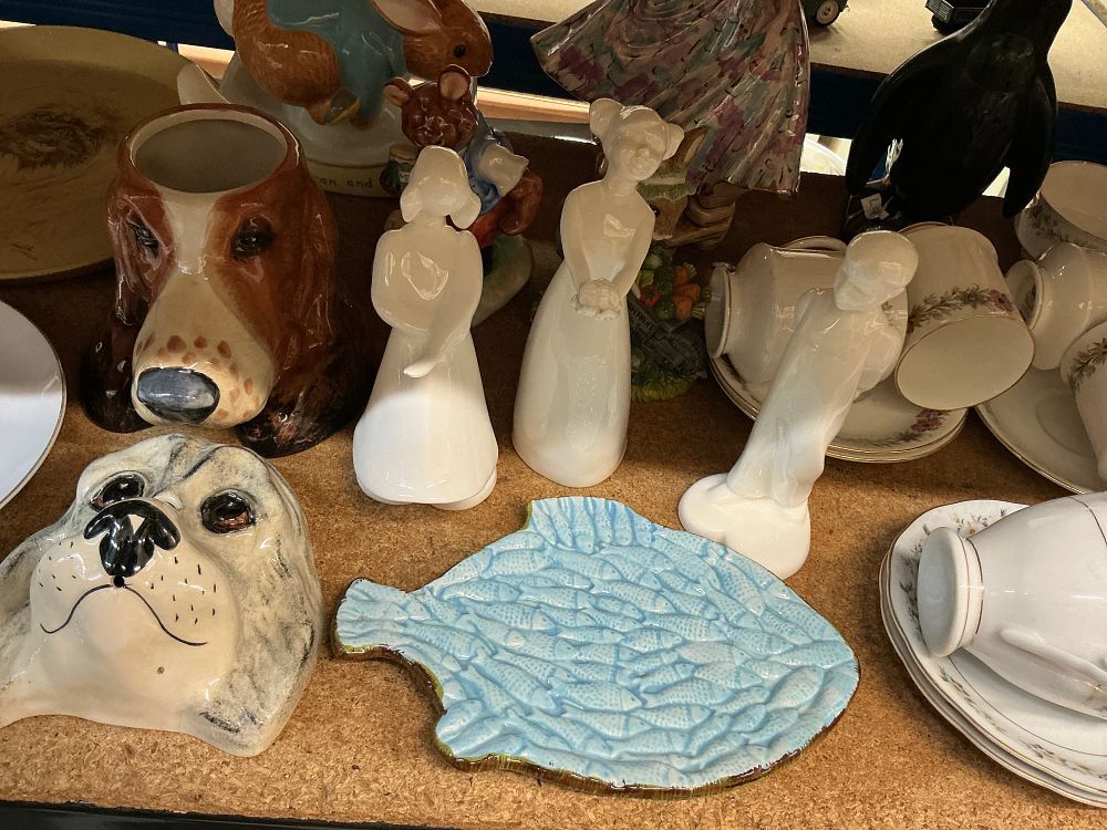 Lot 168: A Collection of Ceramic and Porcelain Decorative Items Including Royal Doulton and Herend Examples