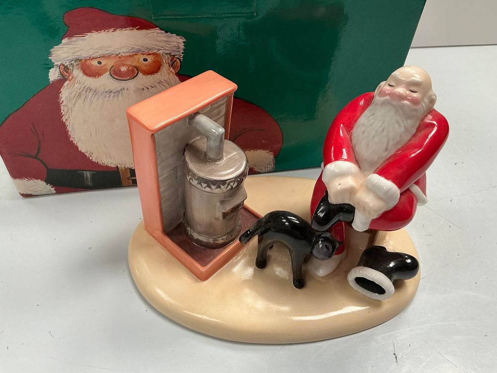 Lot 219: A Pair of Coalport Characters Raymond Briggs Father Christmas Hand Painted Bone China Figurines with Presentation Boxes