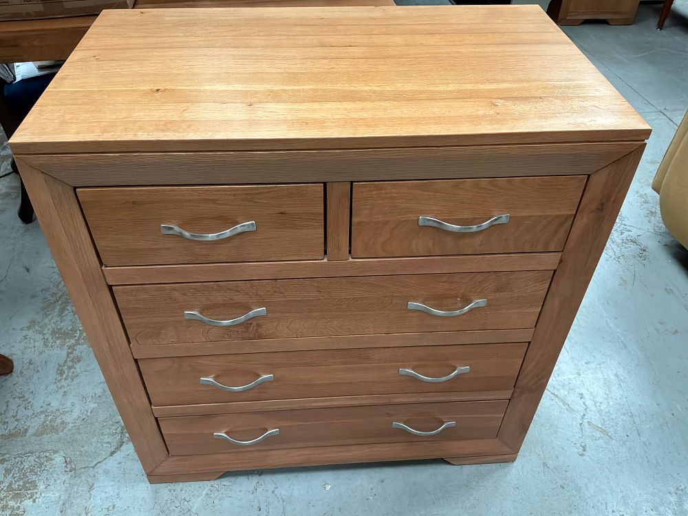 Lot 276: A Set of Two Contemporary JB Global Solid Oak Furniture Items Including a Chest of Drawers and Mirror