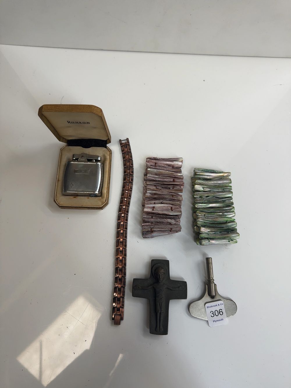 Lot 306: A Collection of Vintage Personal Accessories Including a Ronson Pocket Lighter in Case