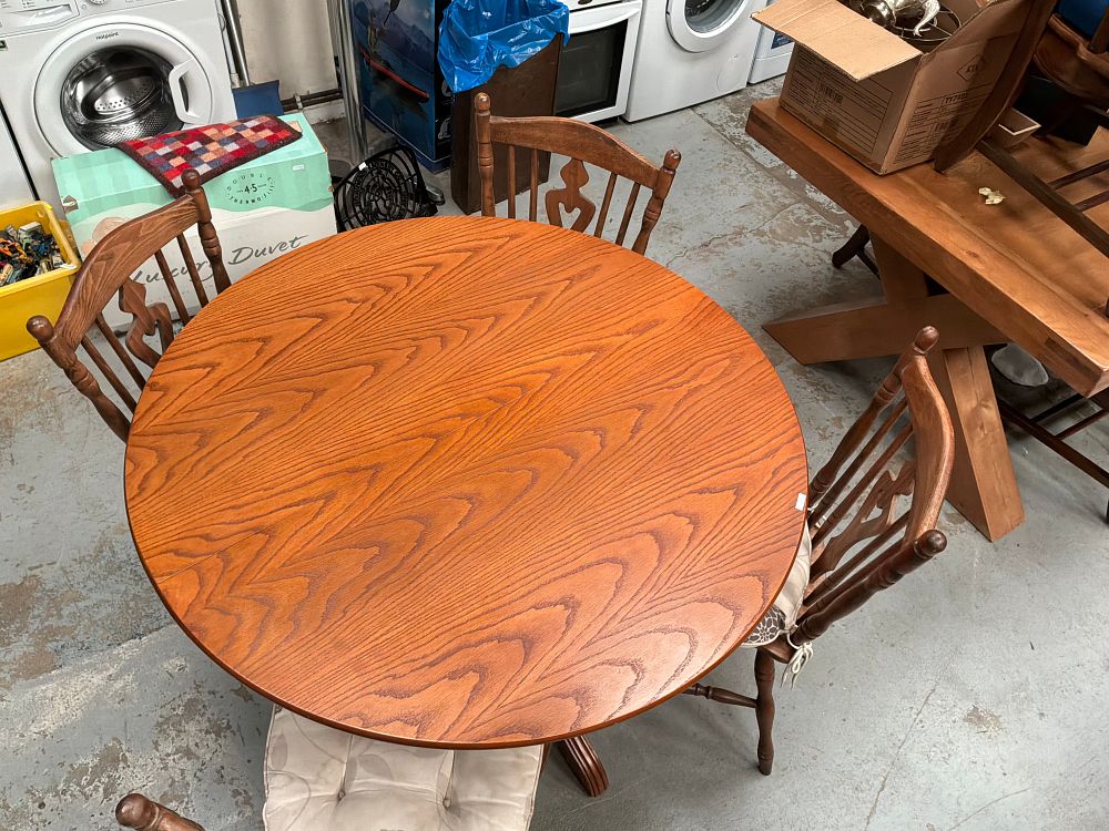 Lot 326: A Set of Five Traditional Oak style Dining Items Comprising an Extendable Table and Four Chairs