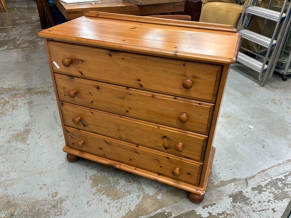 Lot 336: A Modern Country style Pine Four Drawer Chest of Drawers