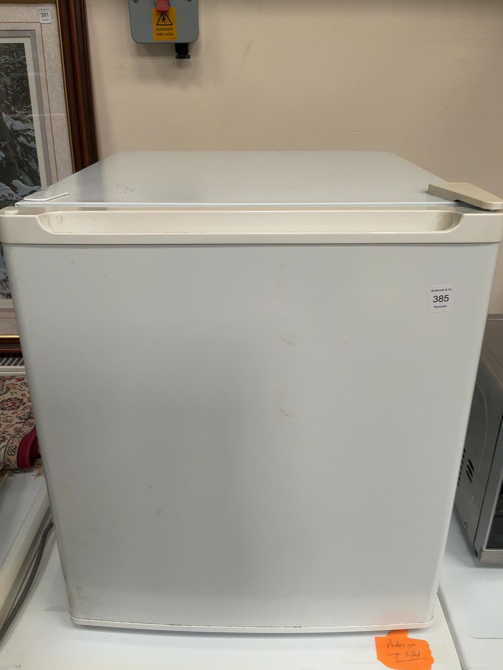 Lot 385: An Argos MVRDD105 Tabletop Freezer