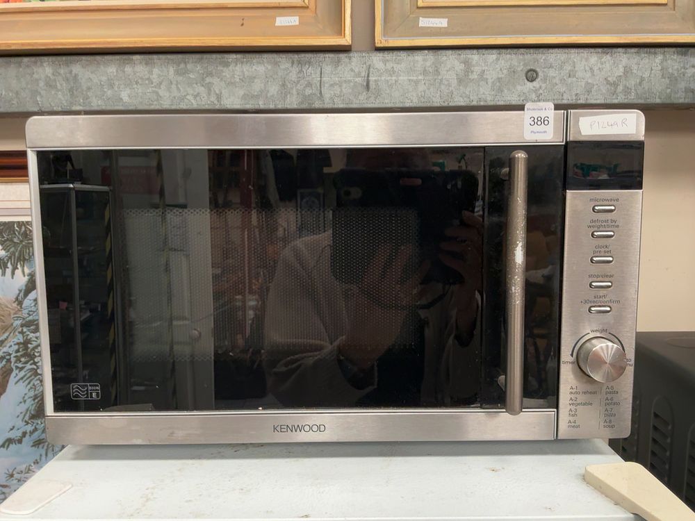 Lot 386: A Kenwood Stainless Steel Style 800W Digital Solo Microwave Oven