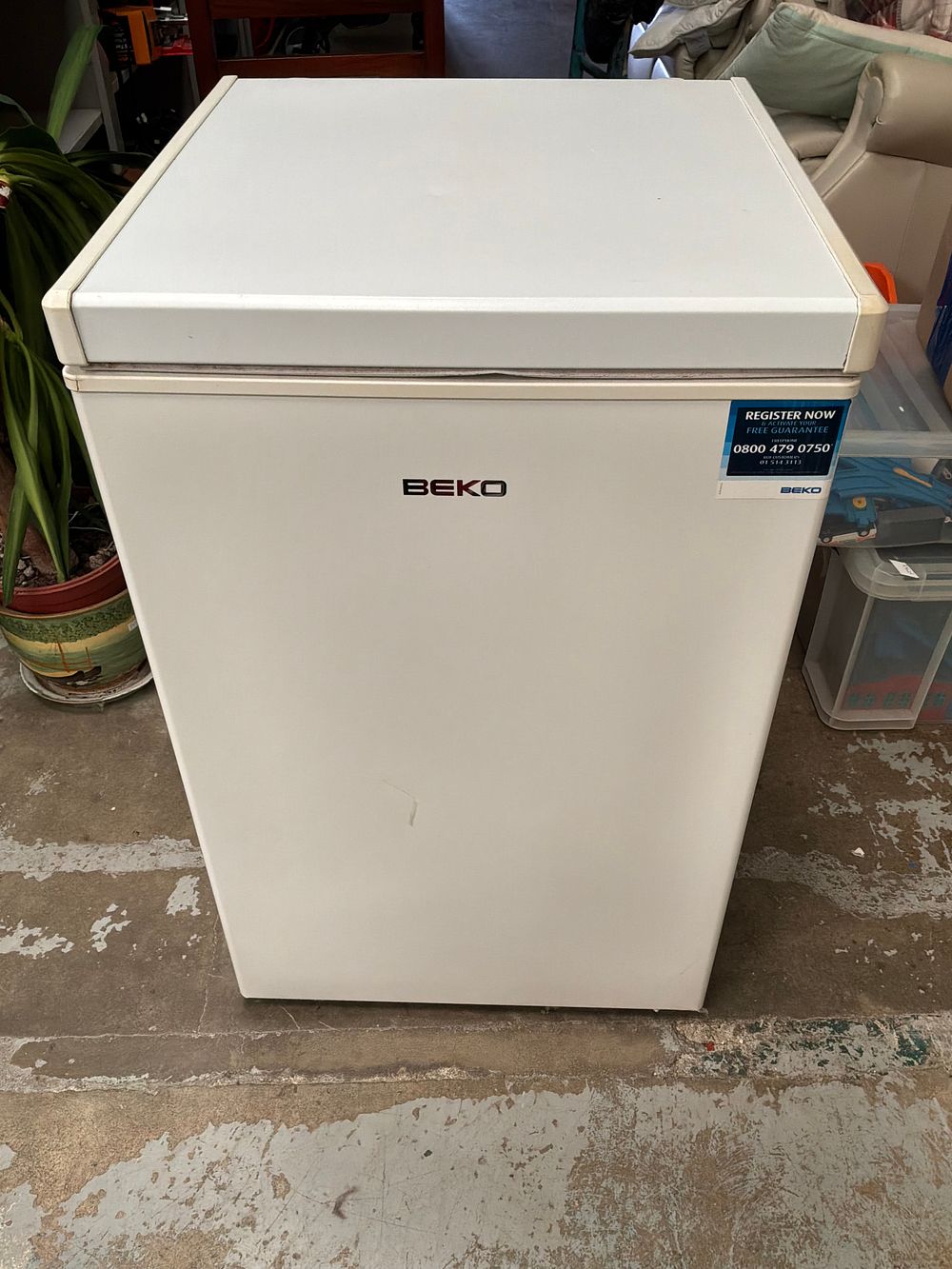 Lot 387: A Beko CF374W White Chest Freezer