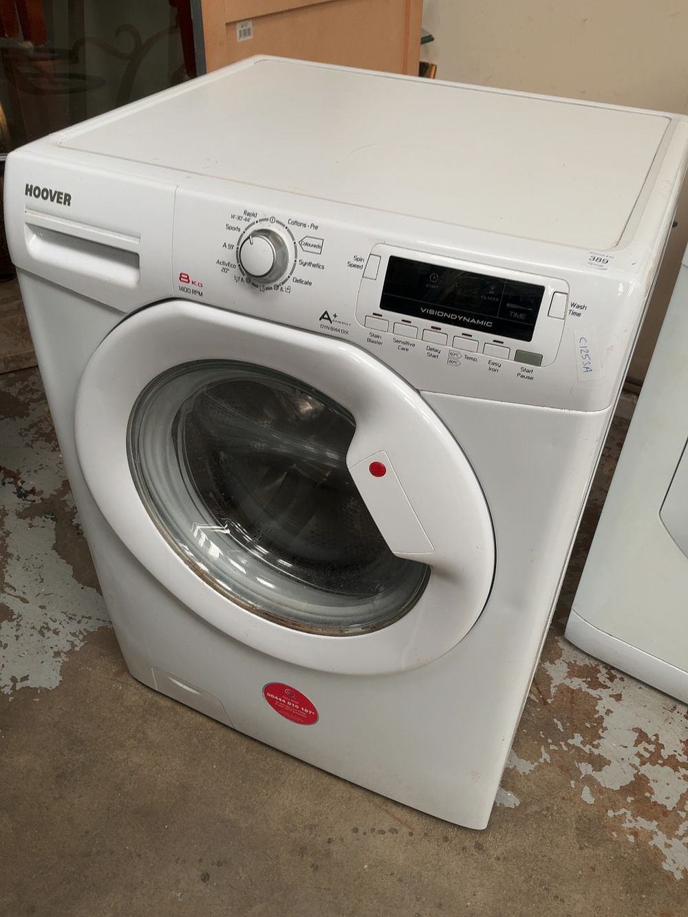 Lot 389: A Hoover VisionDynamic 8kg 1400 RPM Front Loading Washing Machine