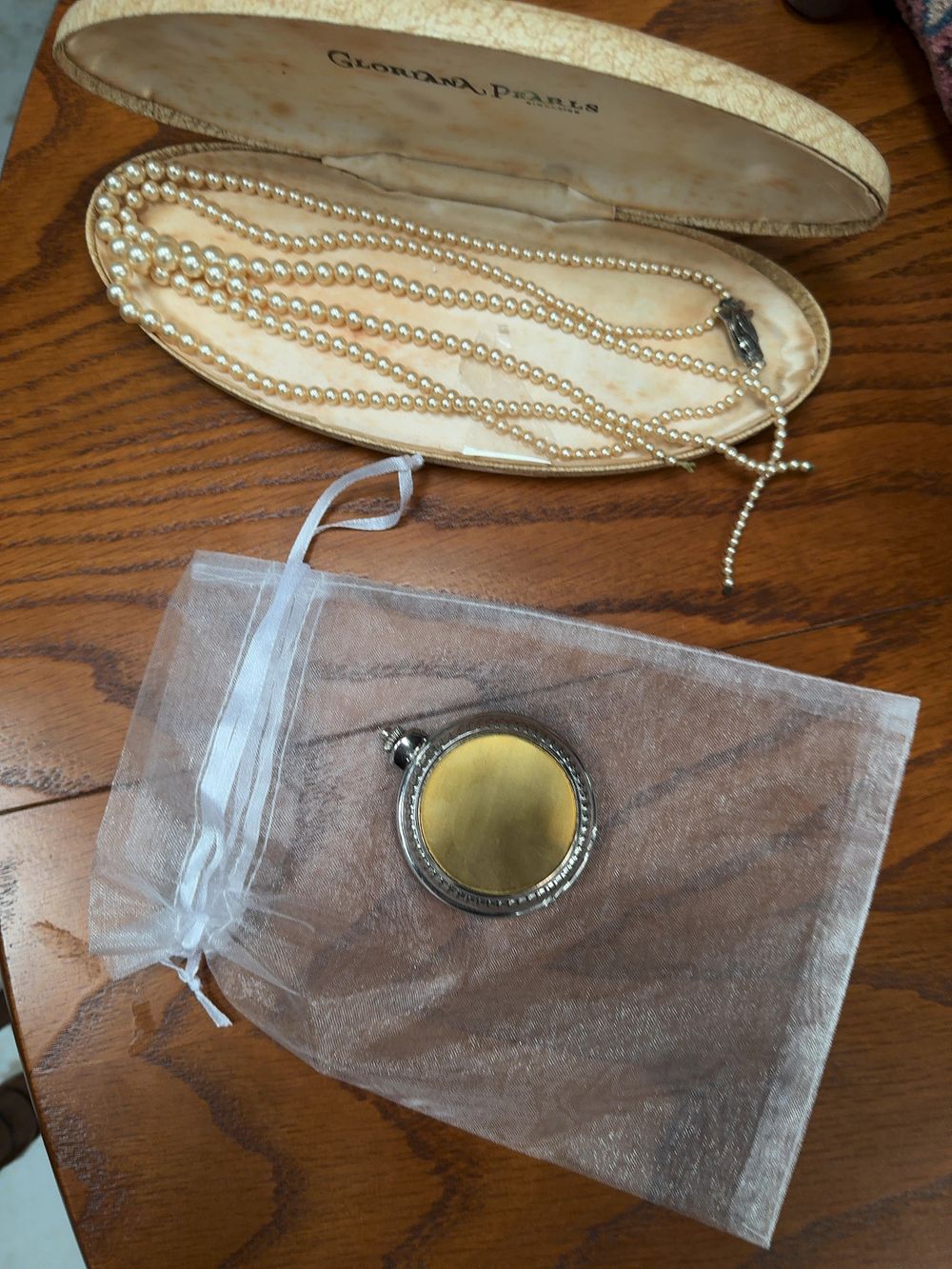 Lot 113: An Assortment of Two Jewellery Items including a Belacci Pocket Watch and Gloriana Pearls in Case
