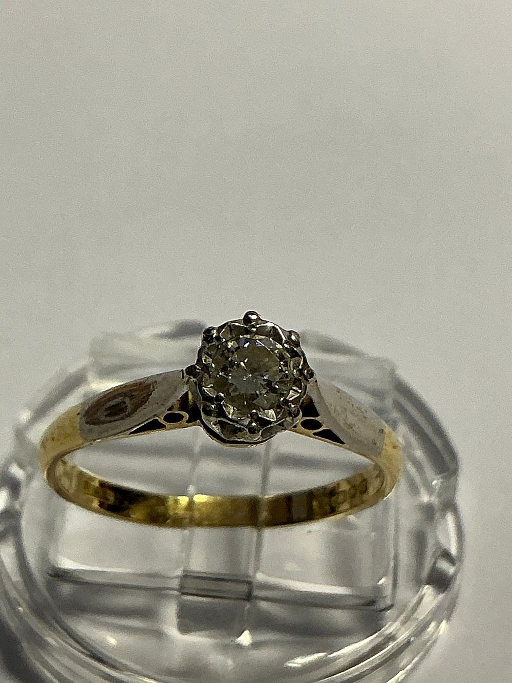 Lot 120: An 18ct Yellow Gold and Diamond Solitaire Engagement Ring