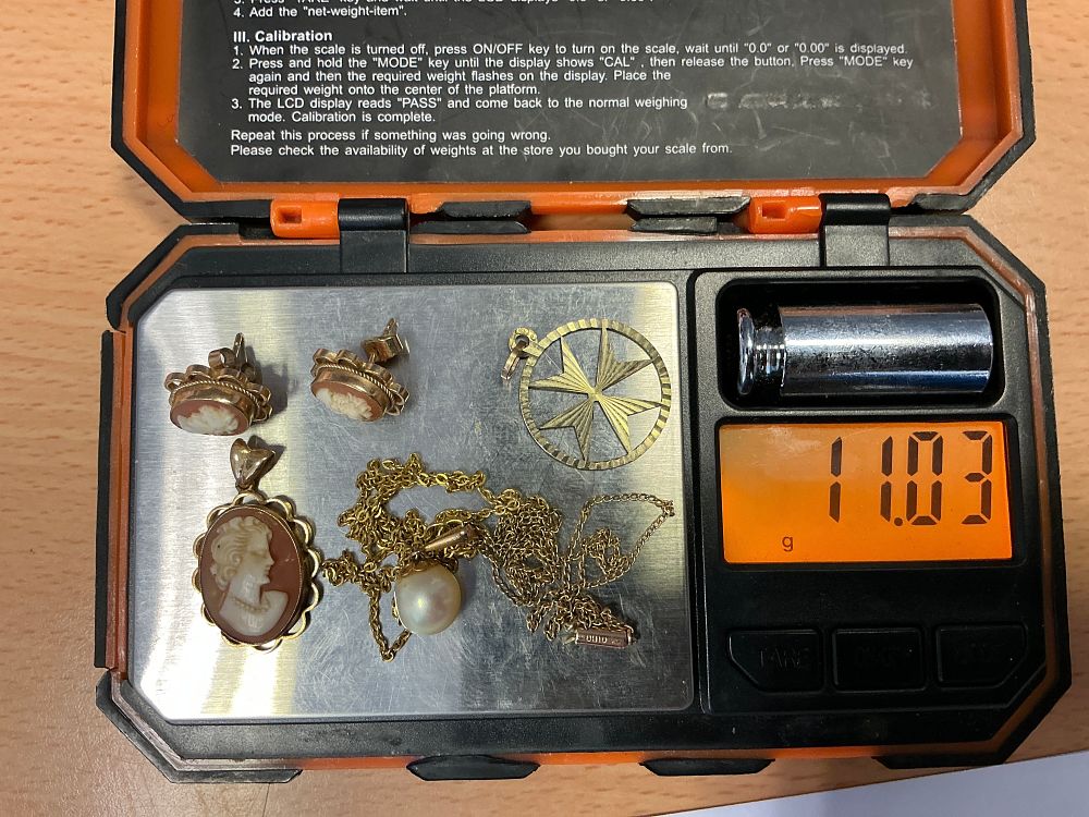 Lot 175: A Collection of 9ct Gold Jewellery Including a Trio of Shell Cameos and a Maltese Cross Pendant