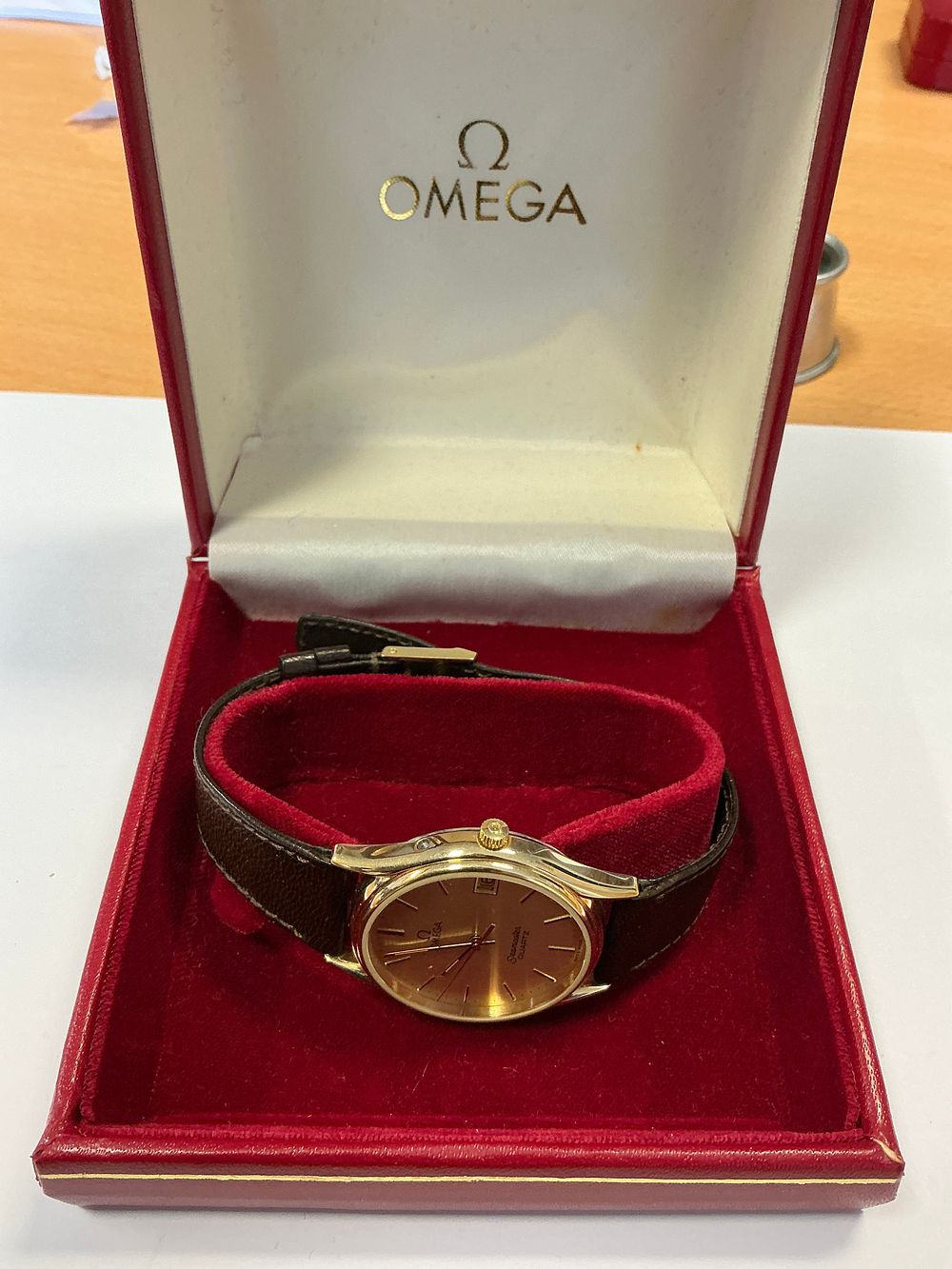 Lot 178: A Vintage Omega Seamaster Quartz Gold-Plated Wristwatch with Presentation Case and Documentation