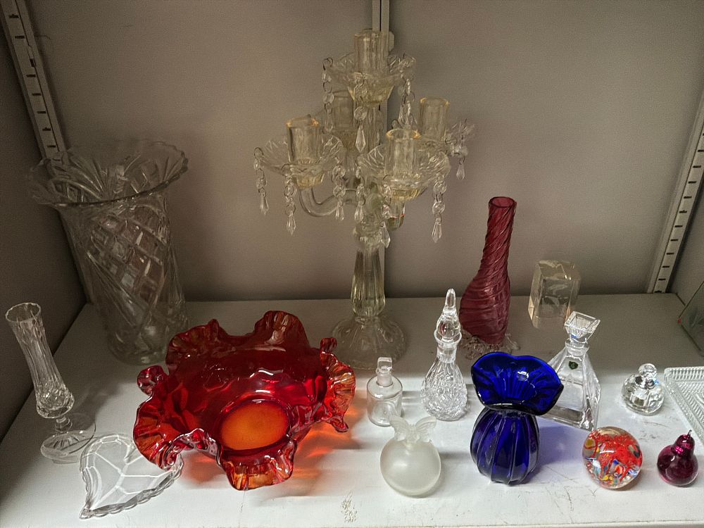 Lot 23: A Collection of Decorative Art Glass and Crystal Tableware and Ornaments