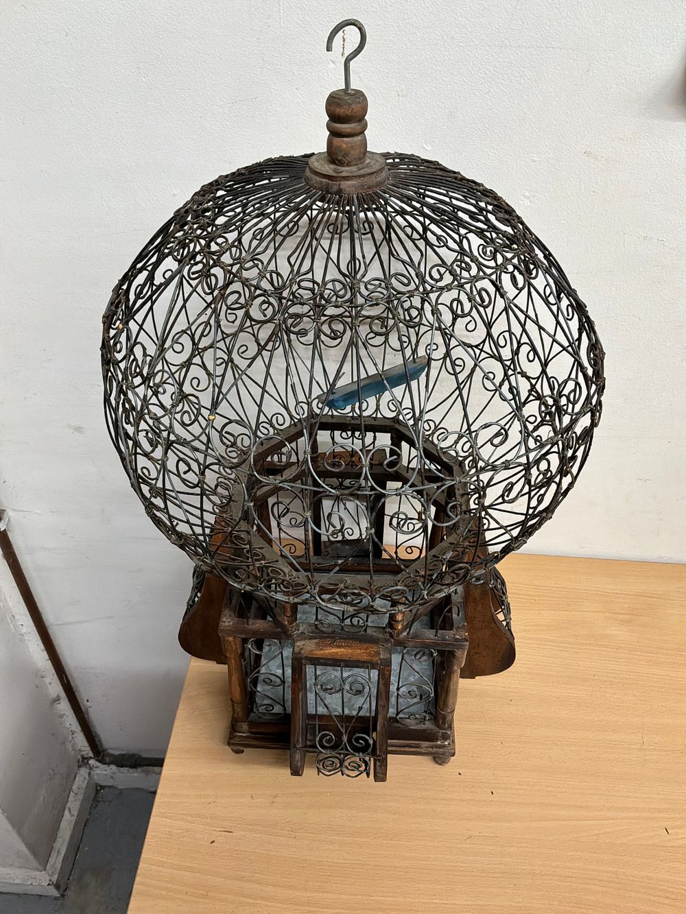 Lot 25: A Victorian Style Wood and Wire Hot Air Balloon Form Birdcage
