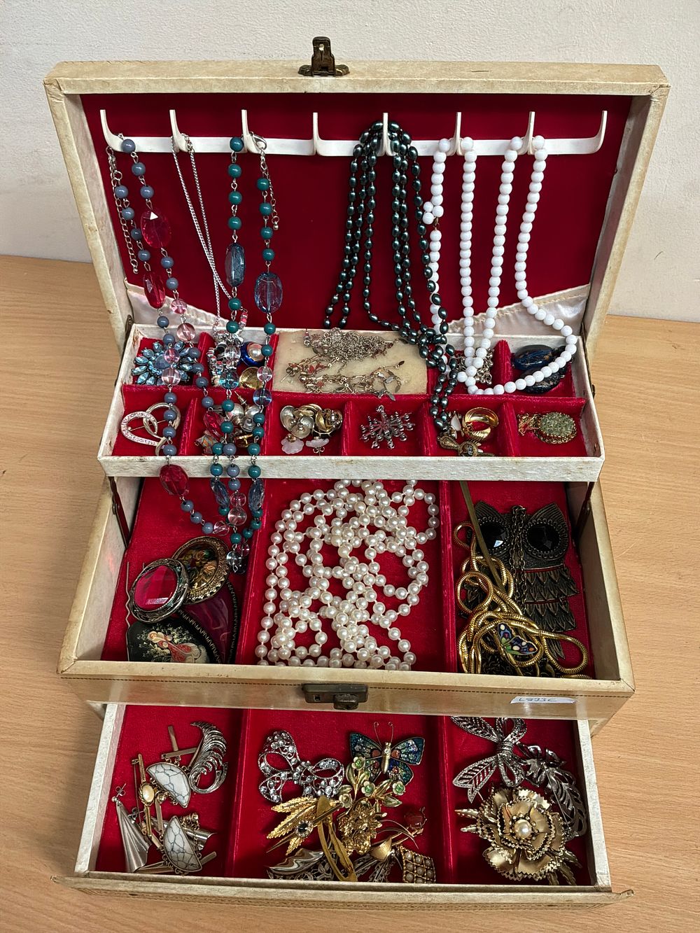 Lot 66: A Collection of Vintage Costume Jewellery in a Cream Faux Leather Multi Tiered Vanity Box