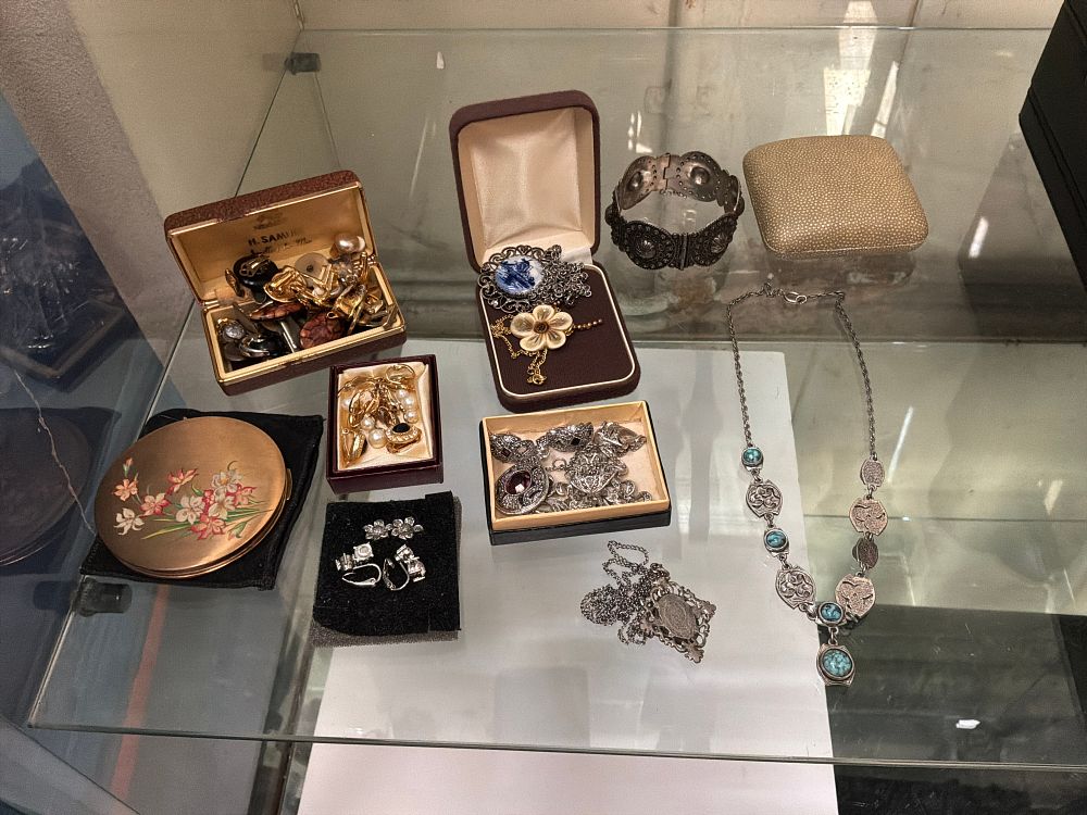 Lot 184: A Collection of Vintage Costume Jewellery and Vanity Items Including Ciro and H. Samuel Examples