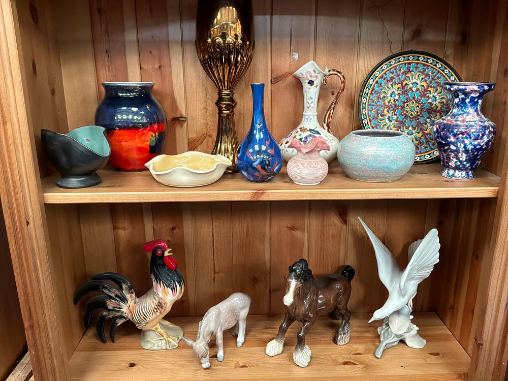 Lot 198: A Collection of Ceramic and Glass Decorative Objects Including Beswick, Lladró, and Poole Pottery Examples
