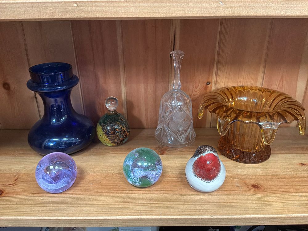 Lot 206: A Collection of Seven Items of Decorative Art Glass