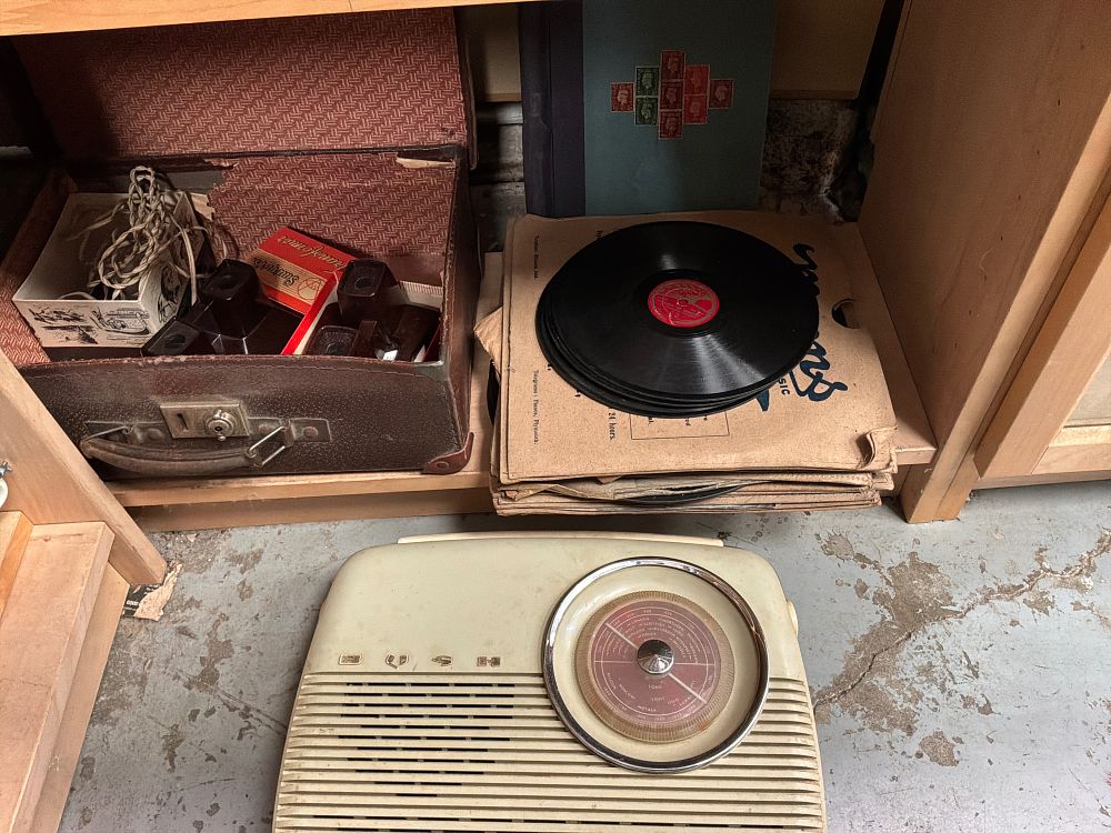 Lot 225: A Collection of Mid-Century Household Electronics Including a Bush Radio and View-Master Accessories