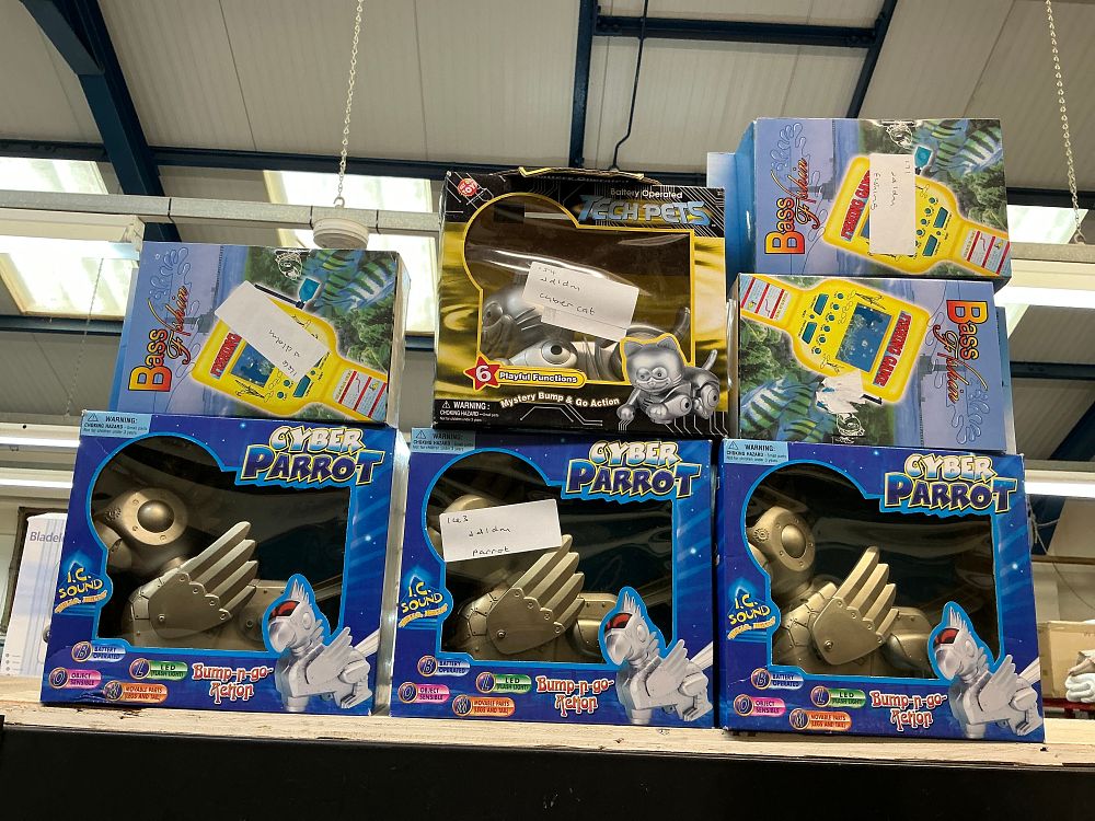 Lot 256: A Collection of Seven Vintage style Electronic Toys Including Cyber Parrot and Tech Pets Cyber Cat