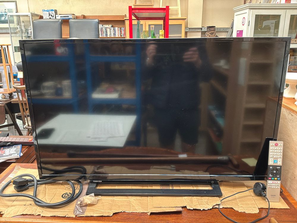 Lot 341: A Toshiba 40 Inch Full HD Smart LCD Colour TV with Remote Control
