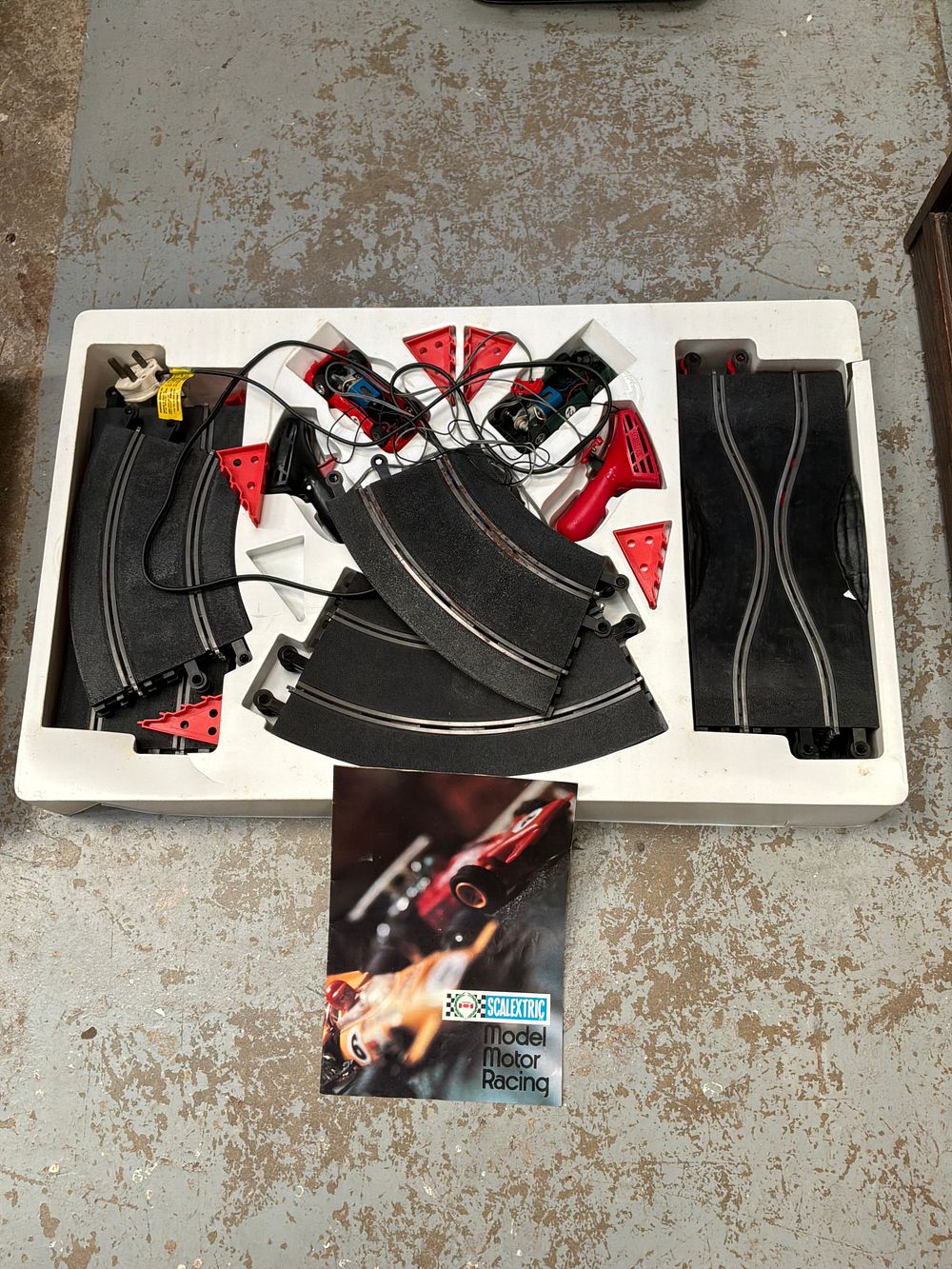 Lot 352: A Vintage Scalextric Model Motor Racing Slot Car Set in Original Packaging