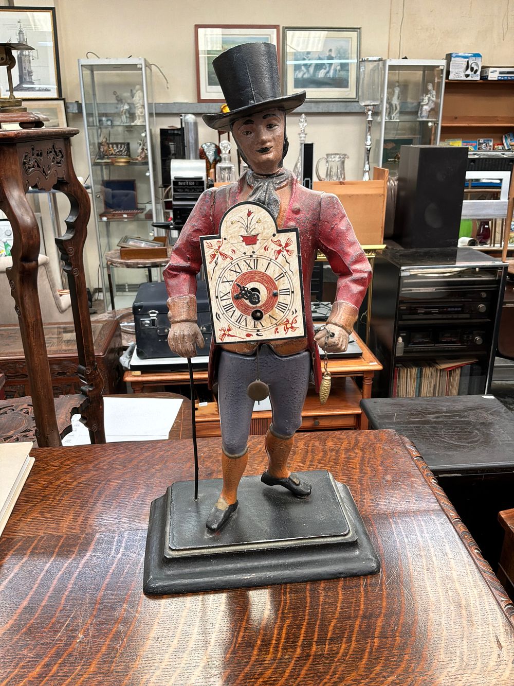 Lot 353: A Novelty Cast Iron Blinker Mantel Clock Depicting a Clock Peddler