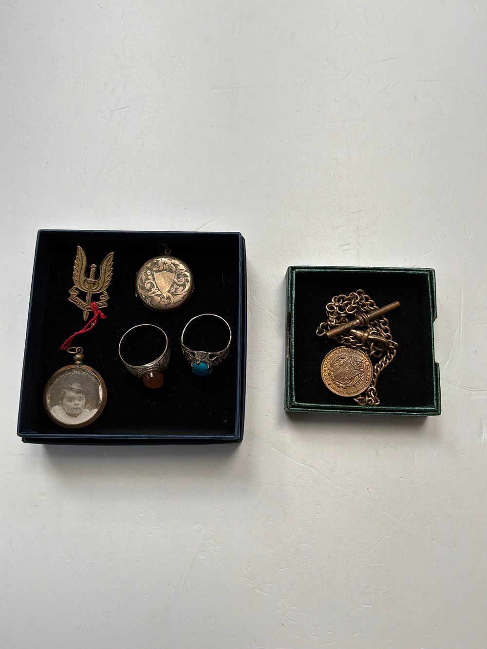Lot 375: A Collection of Assorted Jewellery and Memorabilia Including a 1921 Northern Parliament Commemorative Fob