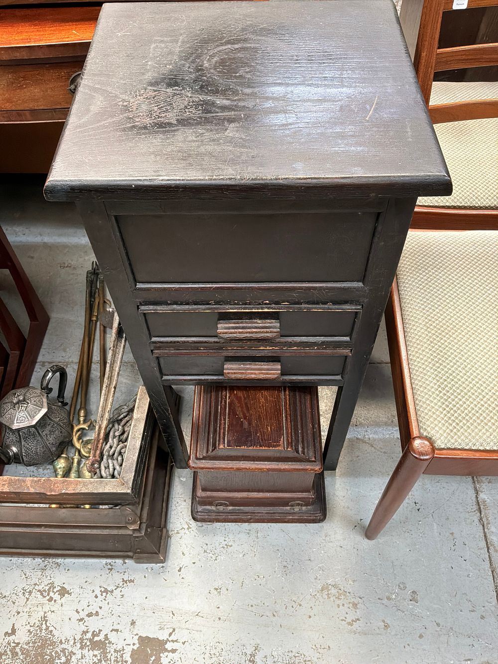 Lot 391: A Jones Family C Hand Crank Sewing Machine with Wooden Cover and Utility Cabinet