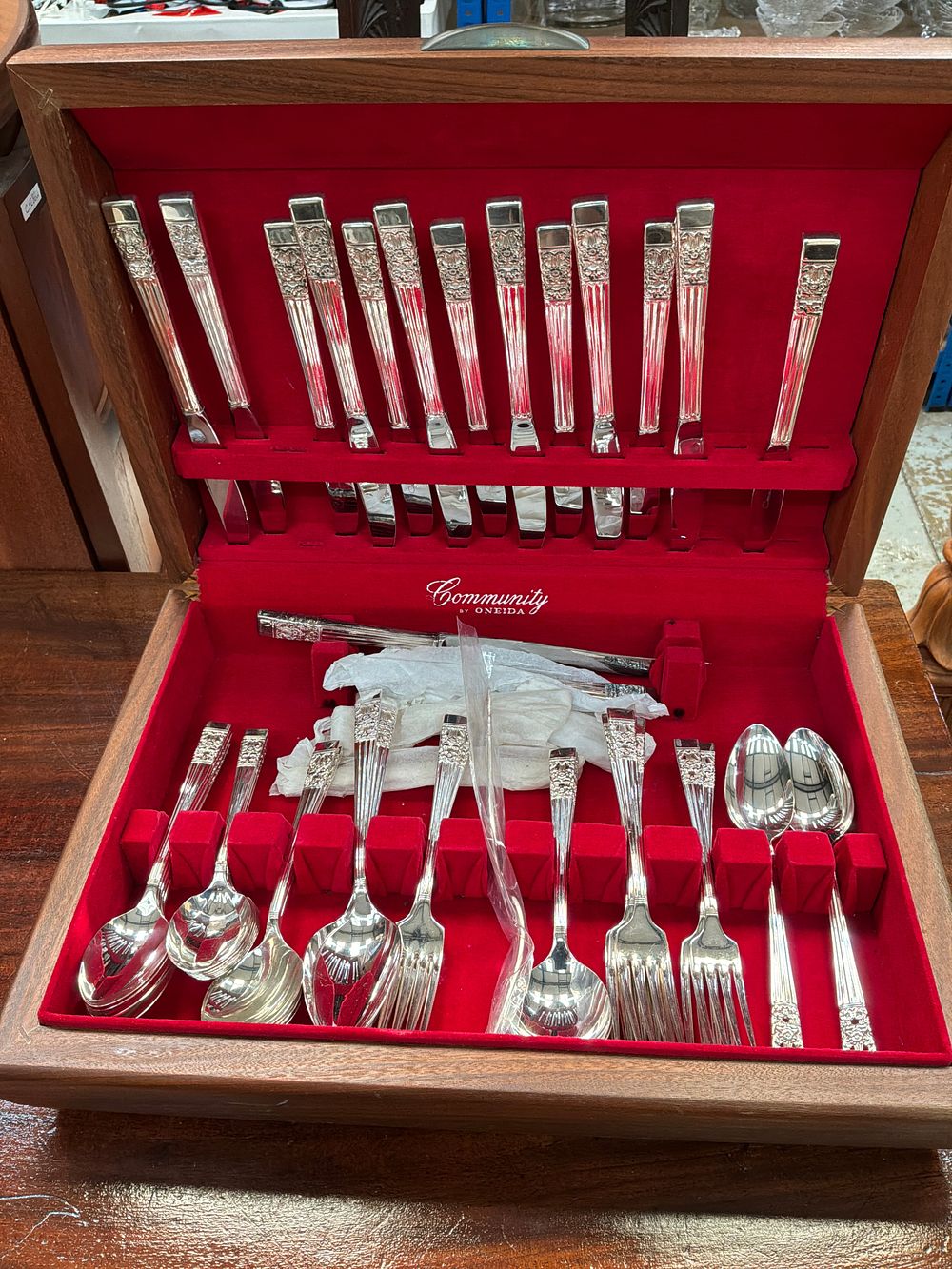 Lot 392: A Cased Set of Oneida Community Plate Coronation Pattern Silver Plated Cutlery