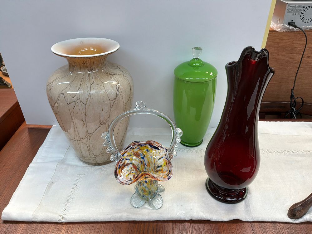 Lot 399: A Collection of Four Decorative Art Glass Items Including Murano Style and Mid Century Examples