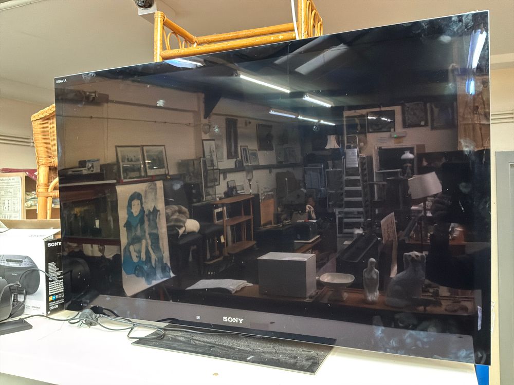 Lot 408: A Sony Bravia KDL-46HX923 46 Inch LCD Digital Colour Television with Pedestal Stand