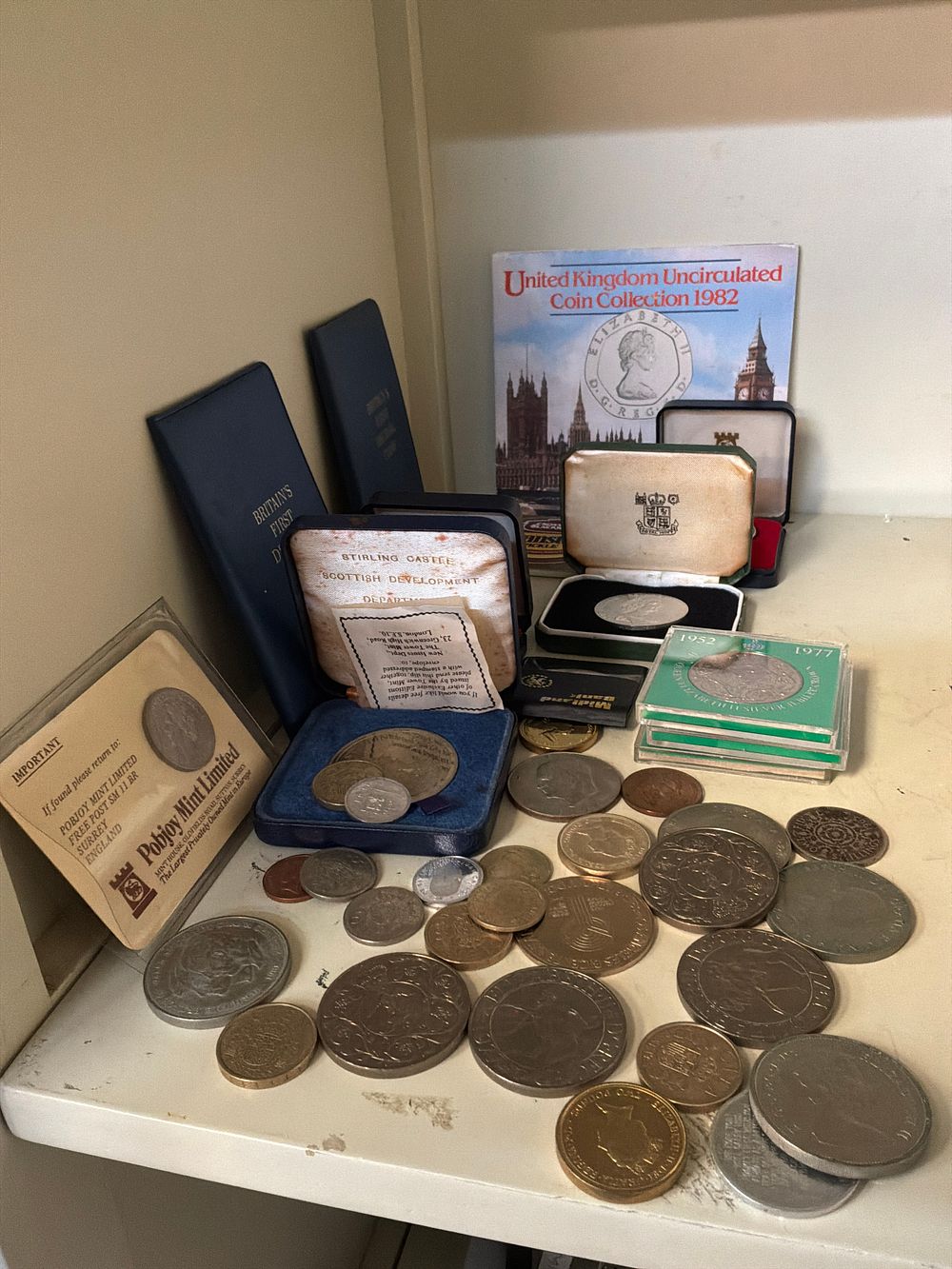 Lot 423: A Collection of UK and International Coins and Commemorative Sets Including Pobjoy Mint Examples