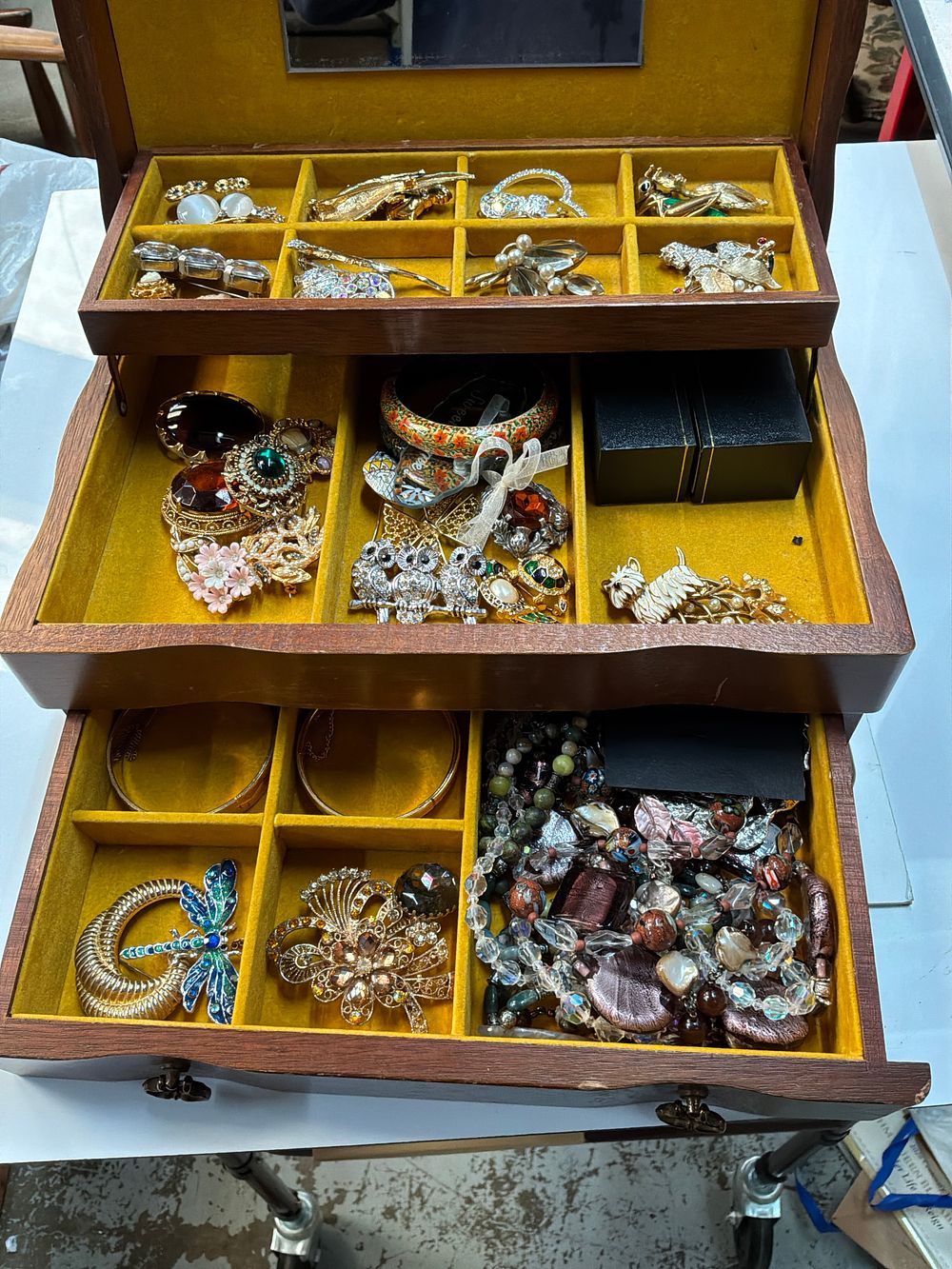 Lot 424: A Collection of Vintage and Contemporary Costume Jewellery in a Three Tier Wooden Chest